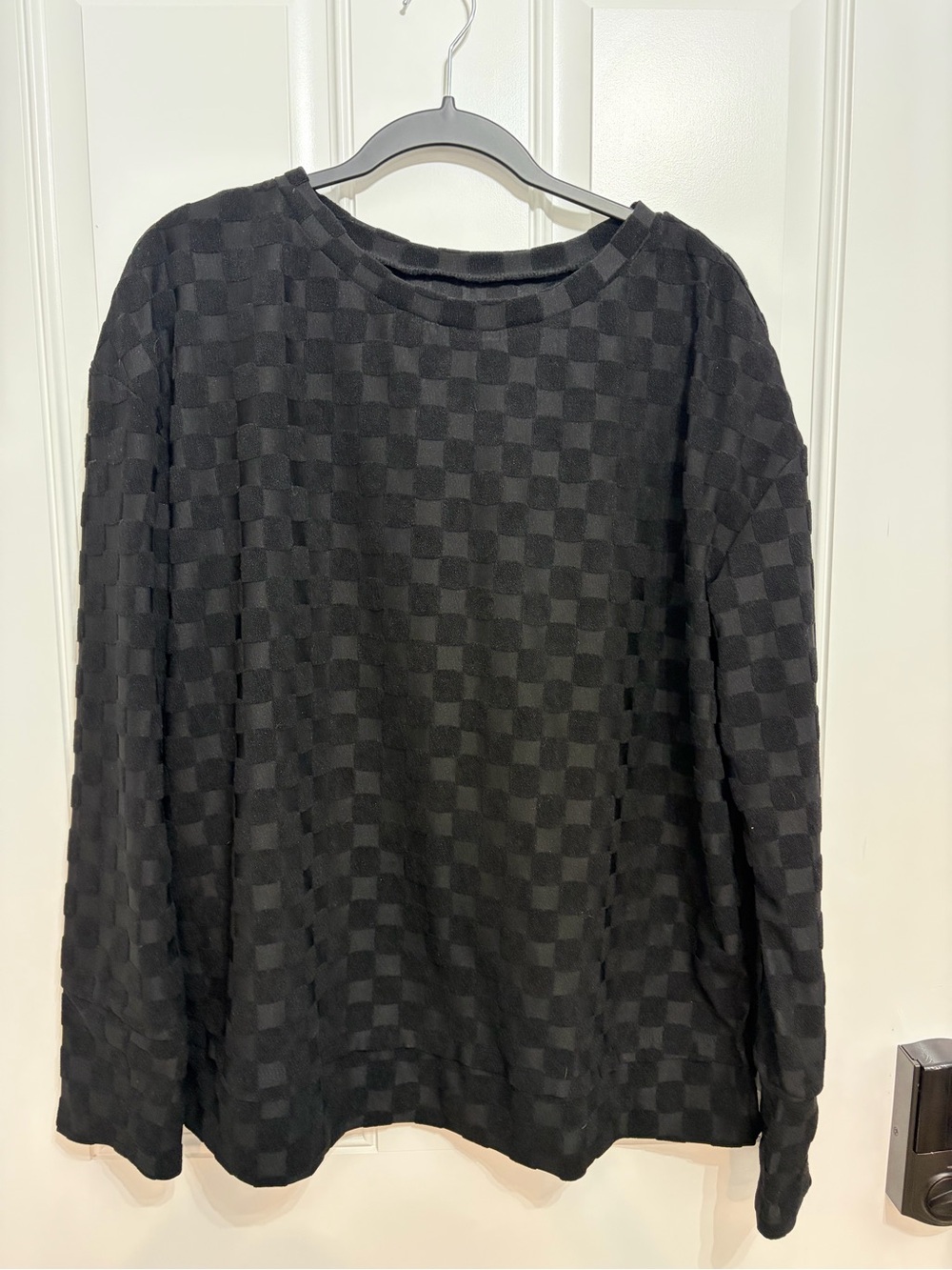 NWOT Black Tonal Checkerboard Jacquard Loungewear Top w/ slits & thumbholes XL